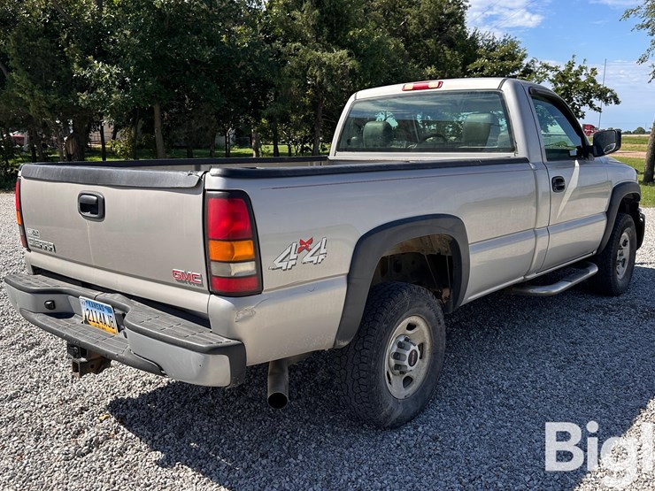 2004-gmc-sierra-2500-image-5
