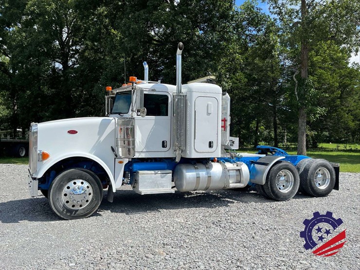2013-peterbilt-367-image-1