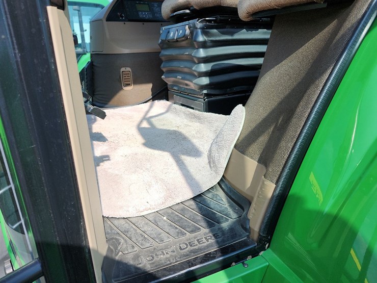 2002-john-deere-8420-image-23