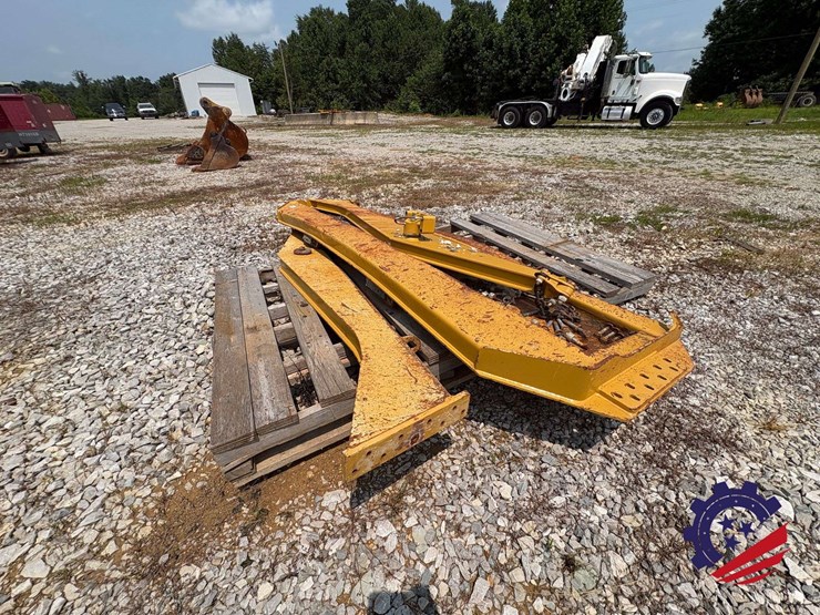 caterpillar-745-image-5