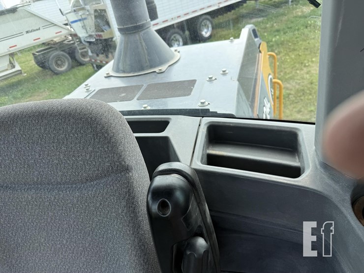 2019-deere-524l-image-47