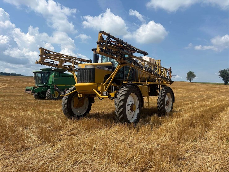 rogator-1254-sprayer-image-4