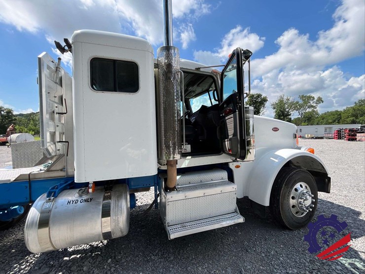 2013-peterbilt-367-image-58