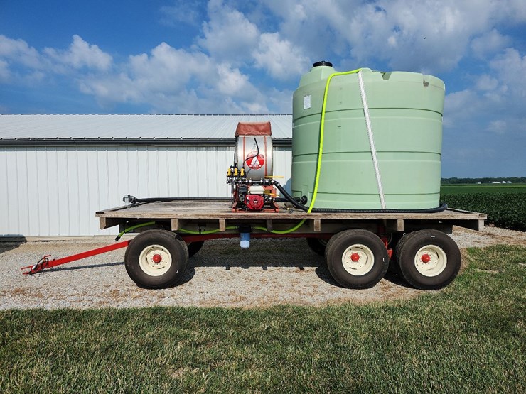 spray-wagon-on-unverferth-mccurdy-g12-running-gear-with-native-flat-rack-image-4