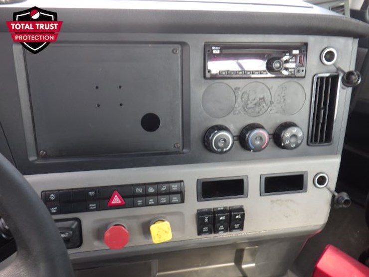 2020-freightliner-cascadia-126-image-14