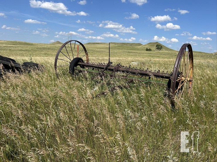 john-deere-dump-day-rake-6972-image-1