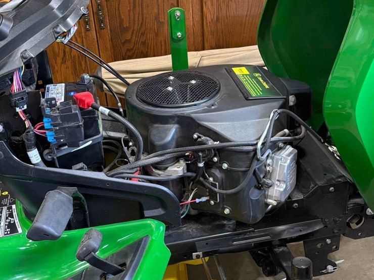 2021-john-deere-x370-image-9