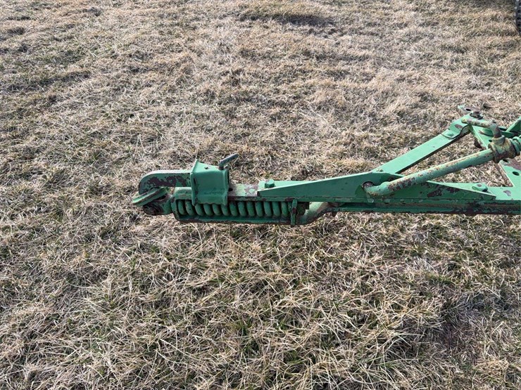 john-deere-pull-type-two-bottom-plow-image-10
