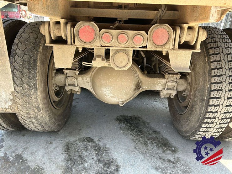 1999-volvo-truck-vnm84-tri-axle-dump-truck-image-26