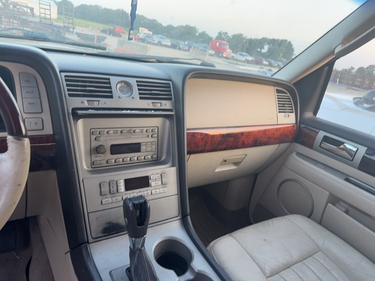 2003-lincoln-navigator-image-32