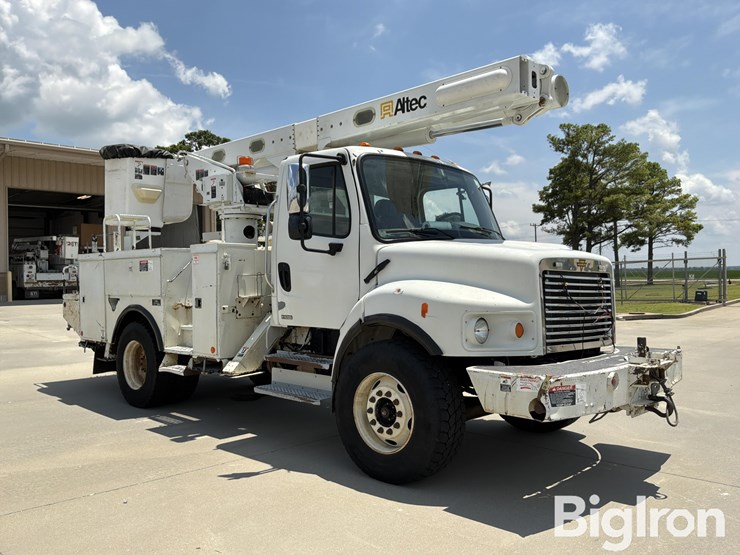 2008-freightliner-m2-106-image-3