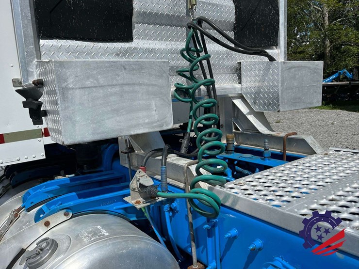 2013-peterbilt-367-image-26
