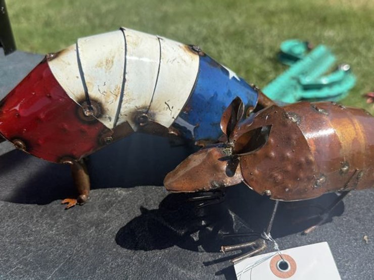 #122-•-metal-art---(2)-small-armadillos-(texas-&-brown)-image-1