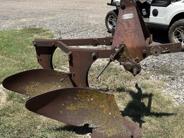 #166-•-ford-3-pt,-2-bottom-plow-image-4