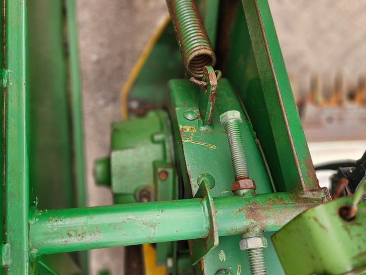 john-deere-220-image-12