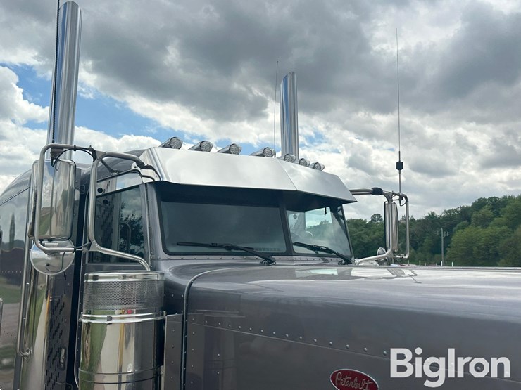 2016-peterbilt-389-image-16