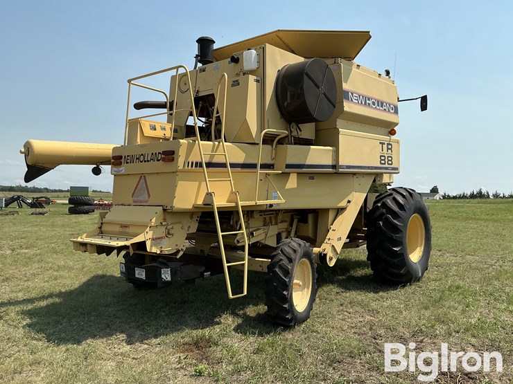1997-new-holland-tr88-image-5