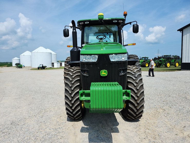 2013-john-deere-8235r-image-26
