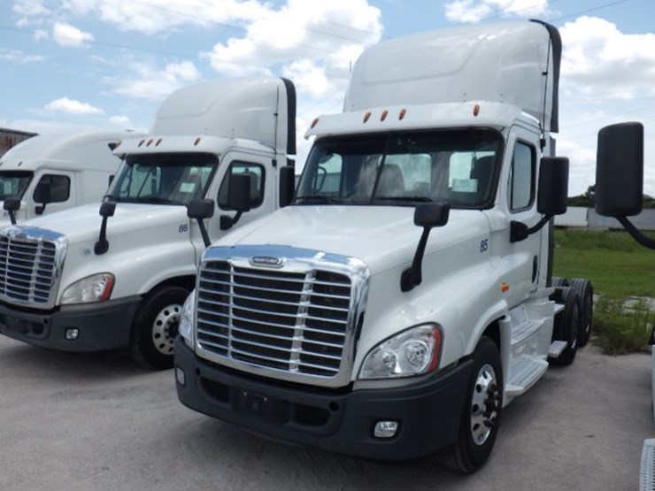 2016-freightliner-cascadia-125-evolution-image-1
