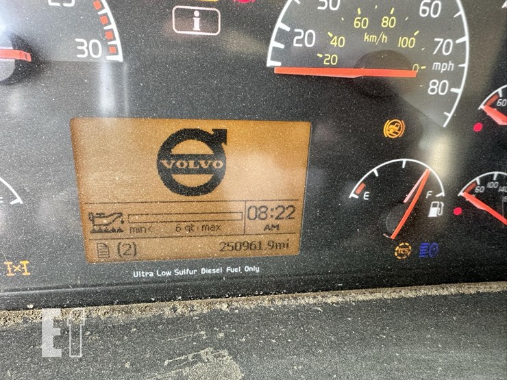 2014-volvo-vhd84ft200-image-51
