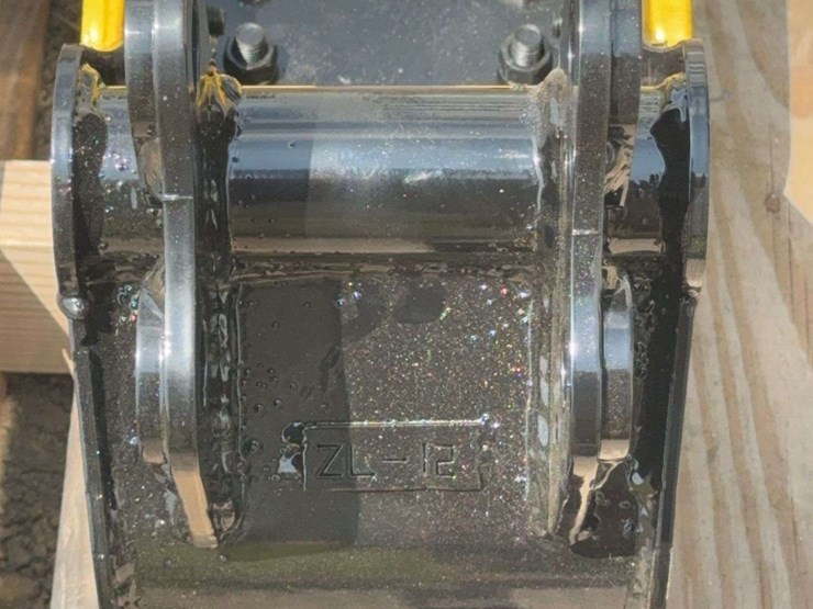 7”-w-mini-excavator-bucket-model-zl-12-image-2