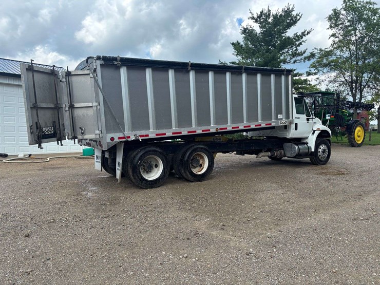 2011-international-durastar-4400-image-2