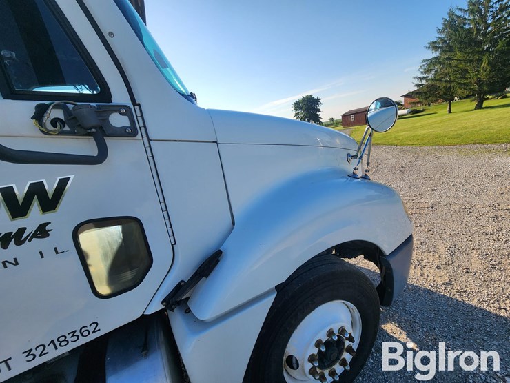 2007-freightliner-columbia-120-image-19