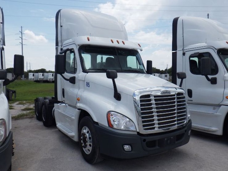 2016-freightliner-cascadia-125-evolution-image-4