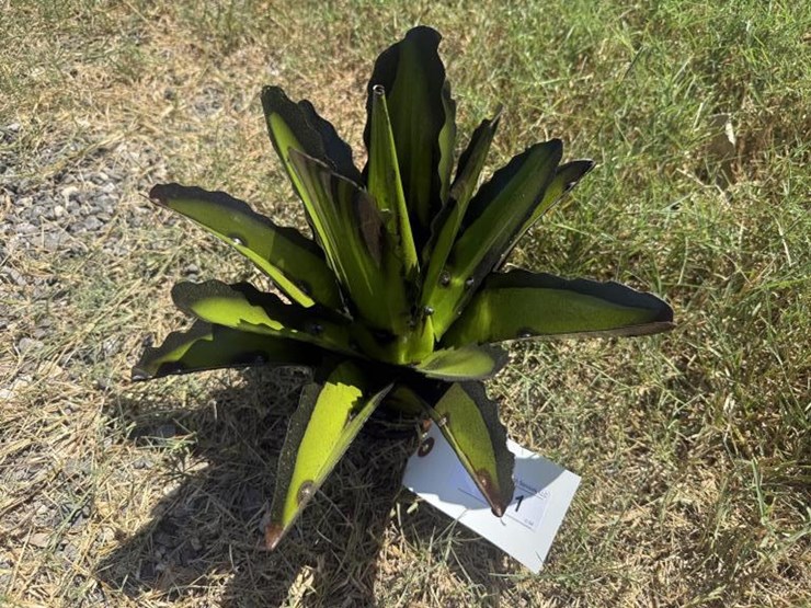 #101-•-metal-art---aloe-or-yucca-plant-image-4