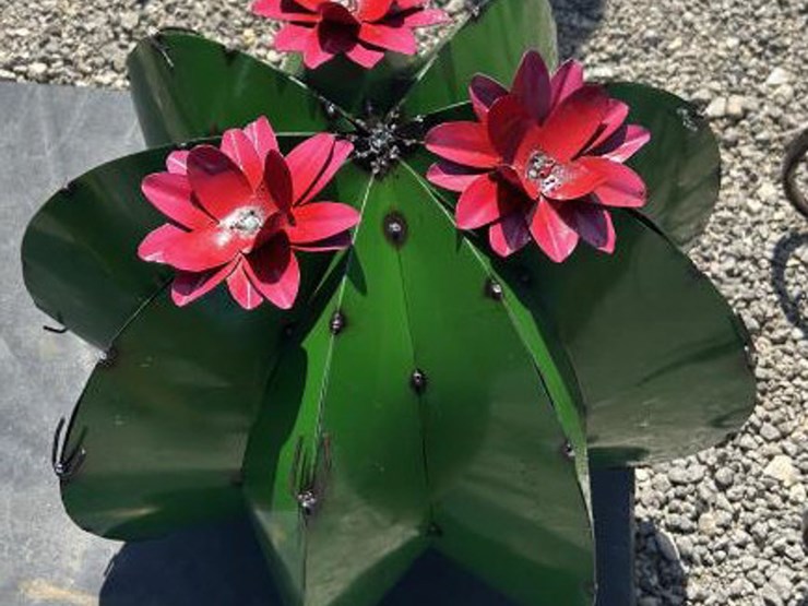 #148-•-metal-art---large-cactus-w/-pink-flowers-image-3