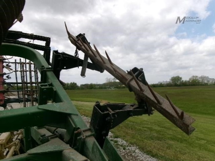 john-deere-220-image-12