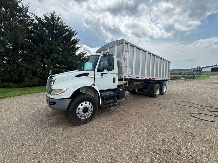 2011-international-durastar-4400-image-6