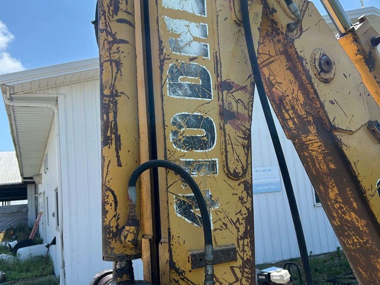 jd-410d-backhoe-image-23