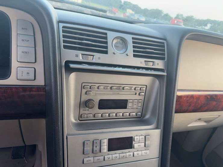 2003-lincoln-navigator-image-34