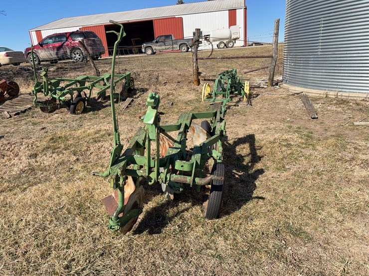 john-deere-three-point-three-bottom-plow-image-8