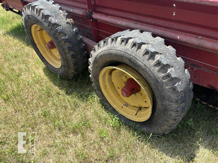new-holland-680-image-9