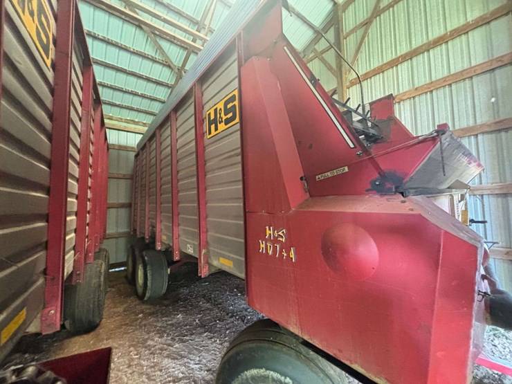 h&s-7+4-hd-silage-wagon-image-2