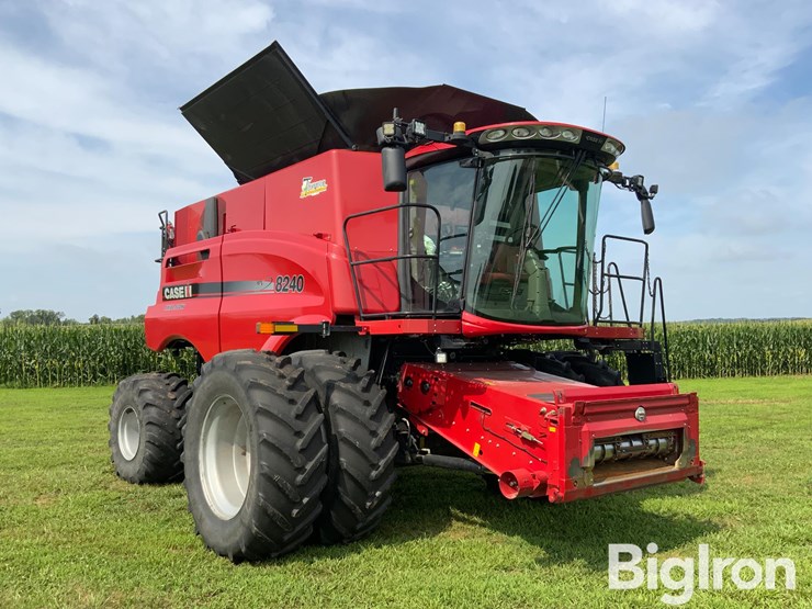 2017-case-ih-8240-image-3