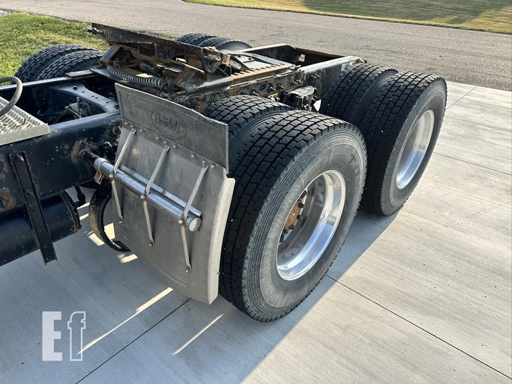2012-peterbilt-386-image-33