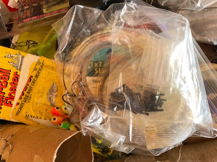 #3683-•-plano-phantom-protackle-box-with-contents-image-8