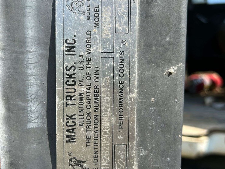 1998-mack-dm690s-image-84