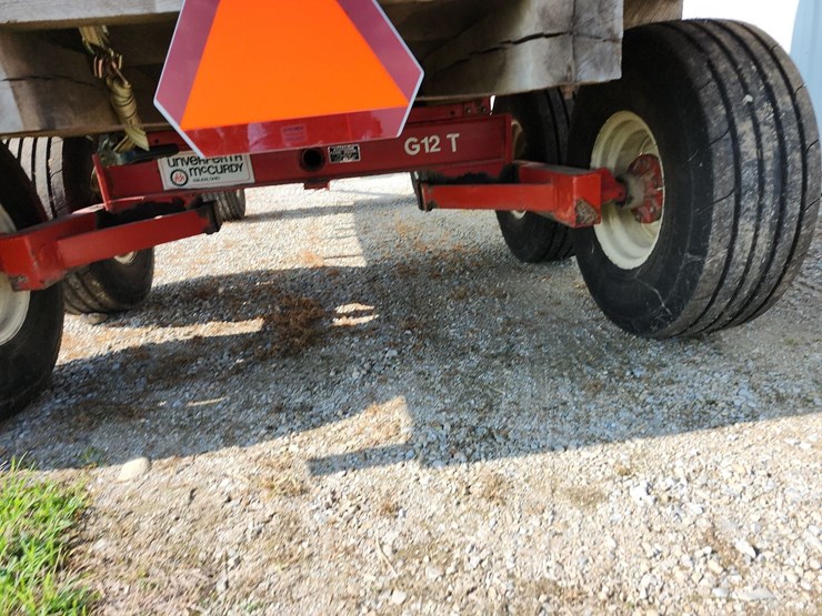 spray-wagon-on-unverferth-mccurdy-g12-running-gear-with-native-flat-rack-image-12