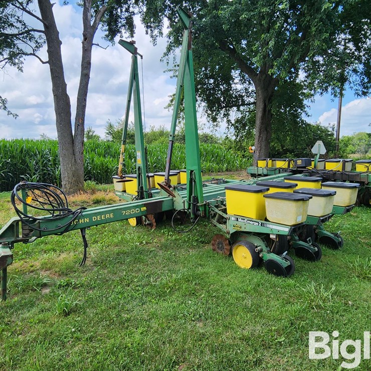 1992 JOHN DEERE 7200