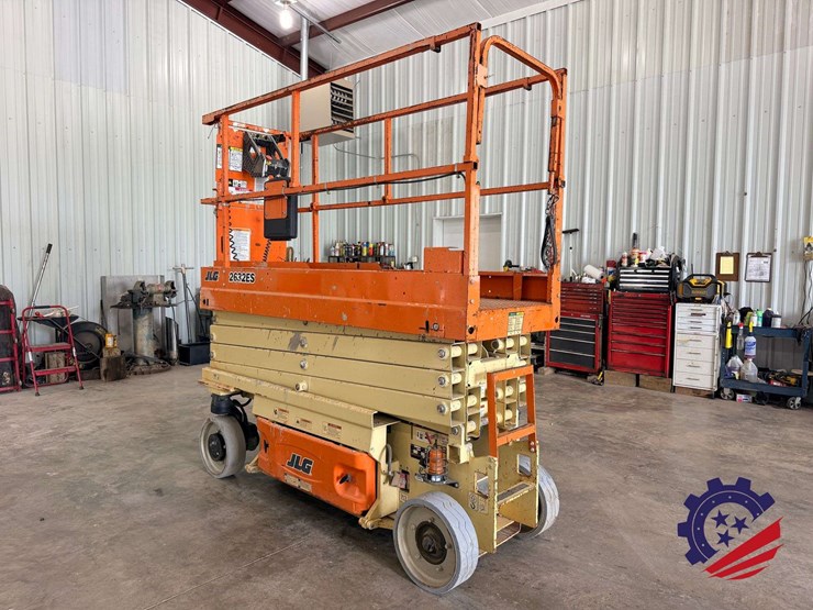 2017-jlg-2632es-image-3