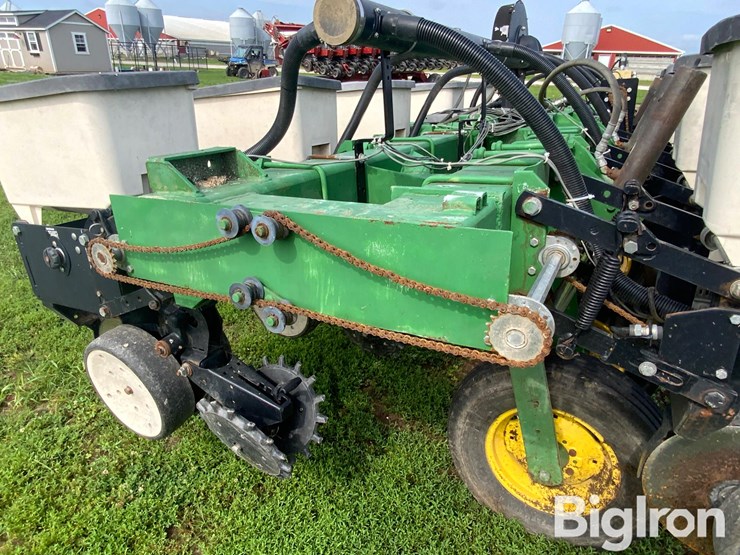 john-deere-7000-image-18