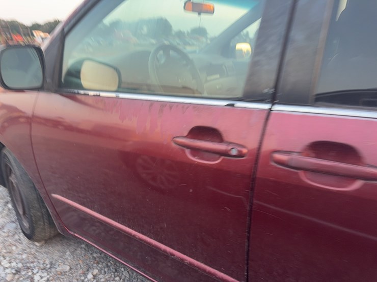 2004-toyota-sienna-image-16