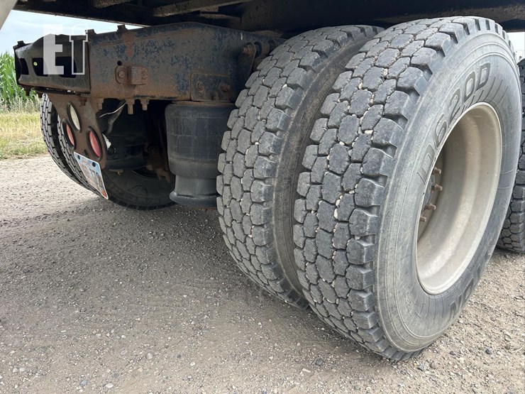 2005-freightliner-columbia-120-image-6