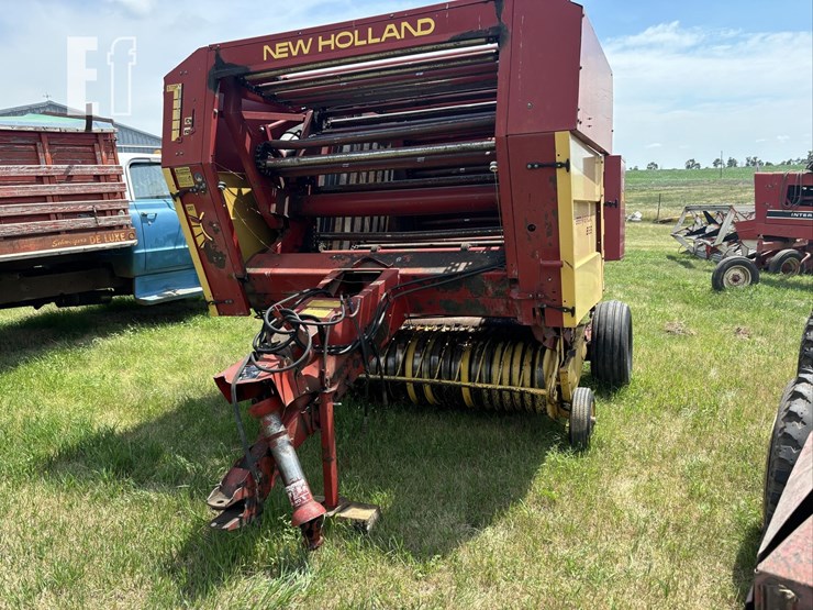 new-holland-855-image-3