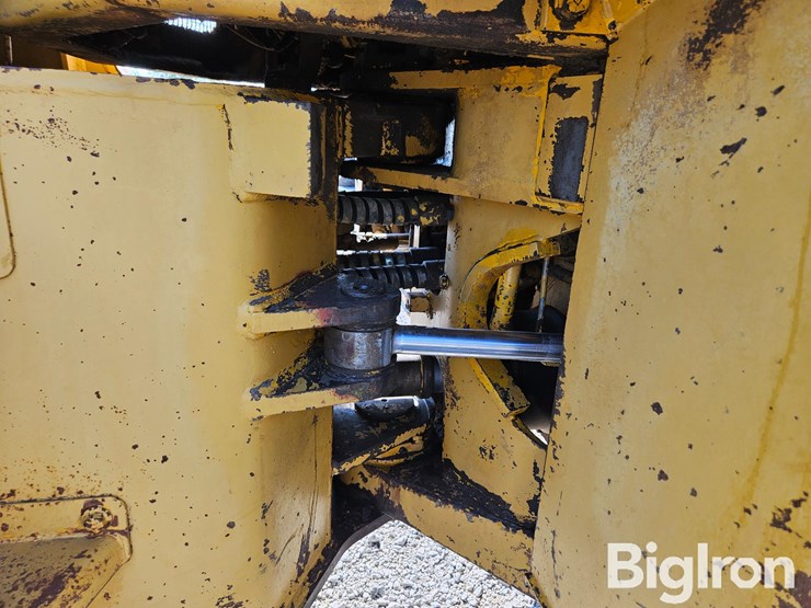 caterpillar-950-image-10
