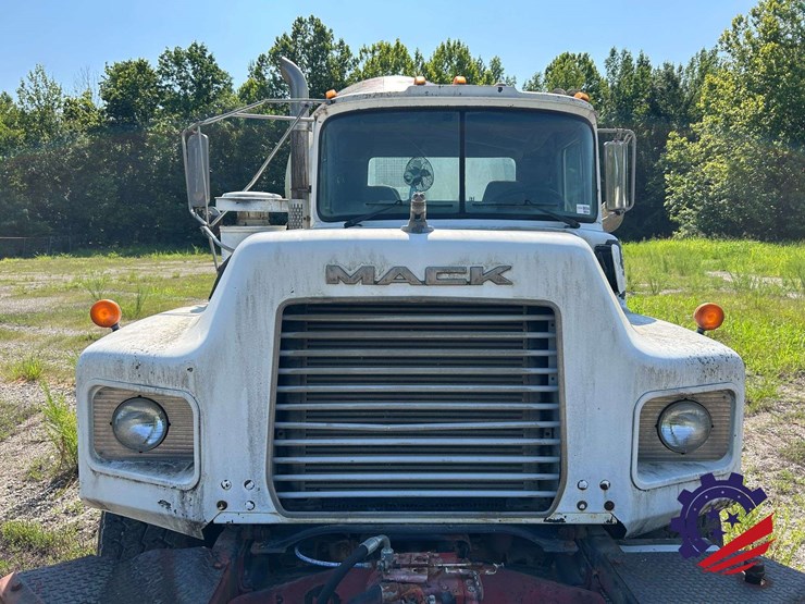 1998-mack-dm690s-image-16